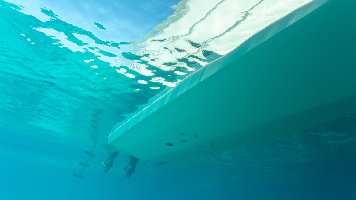 underside of the hull 2022 CALYPSO34cx with Yamaha 200hp spearfishing for hogs at Pelican Shoal Sugarloaf Key, Florida